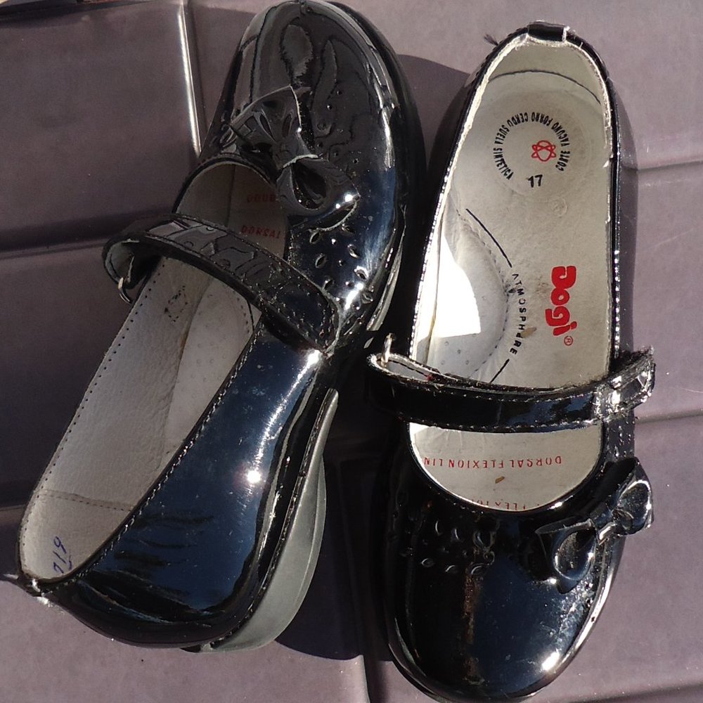 SIZE 17.  Dogi® patent leather dress shoes.